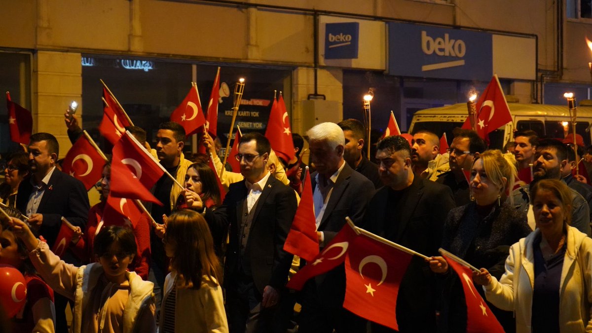 Ula'da Cumhuriyet Coşkusu Meşaleli Yürüyüşle Kutlandı