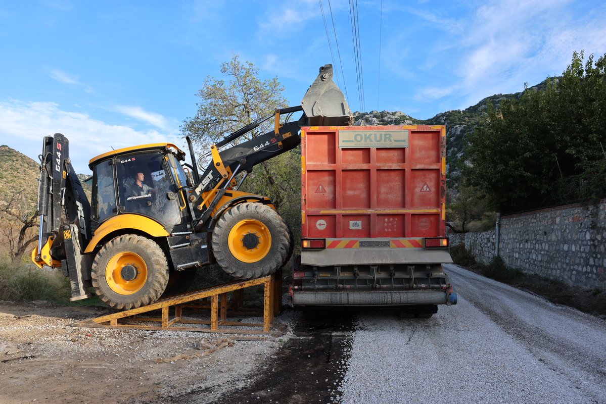 Marmaris'te Kırsal Mahalle Yolları Yenileniyor