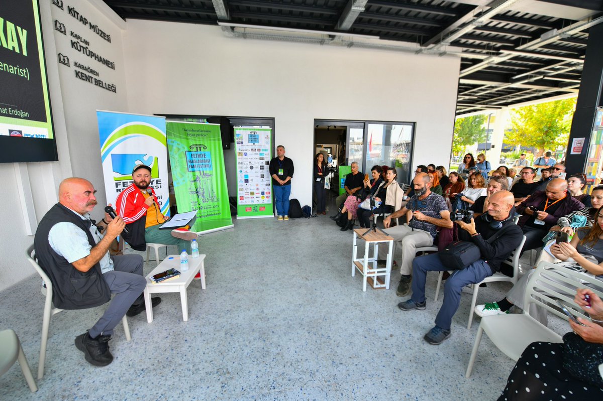 Fethiye'de Sinemanın Ustaları Buluştu: Ezel Akay, İlk Film Deneyimlerini Paylaştı