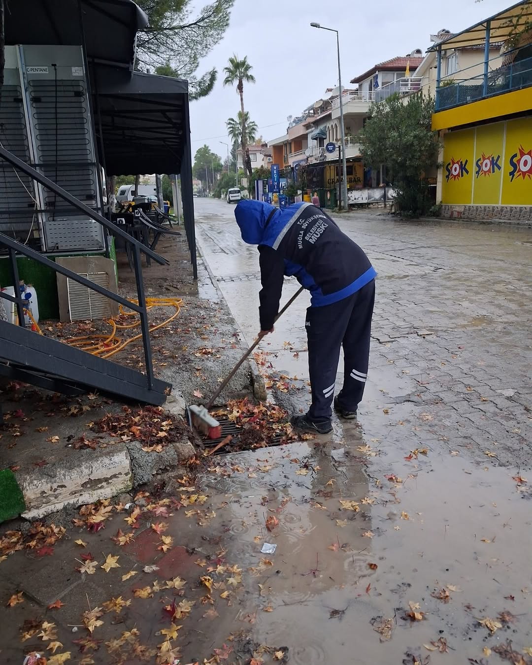 Muğla'da Şiddetli Yağış: Büyükşehir Ekipleri Sahada