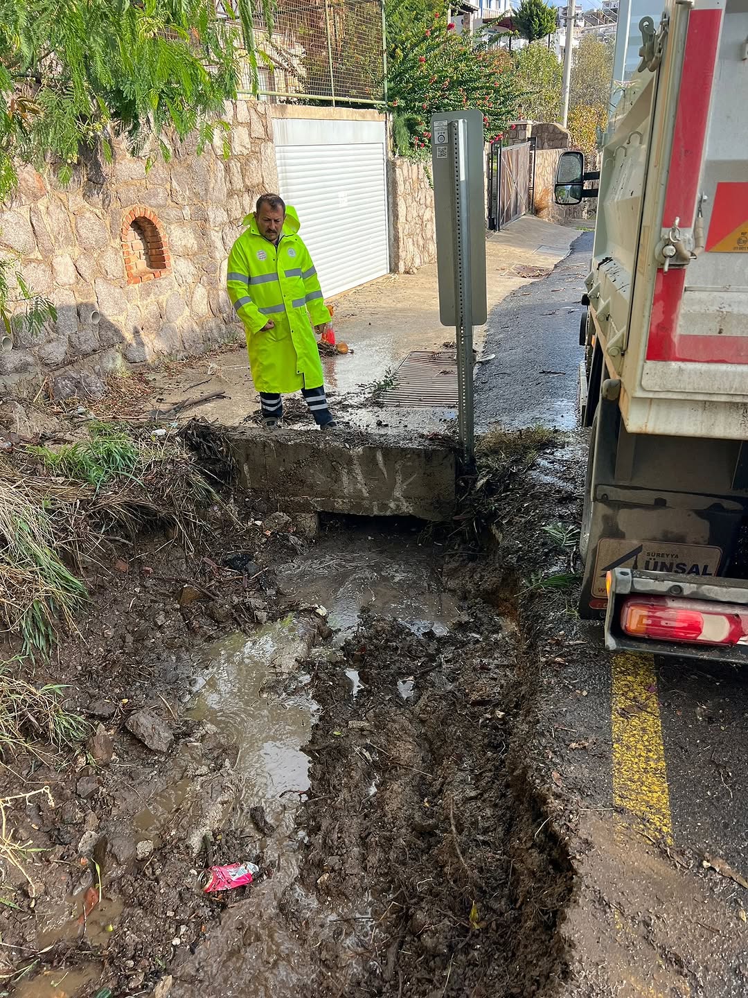 Muğla'da Şiddetli Yağış: Büyükşehir Ekipleri Saha da