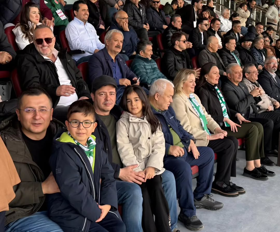 CHP Muğla İl Başkanı Nail Kızıl ve Ekibi, Muğlaspor'a Tribünden Destek Verdi