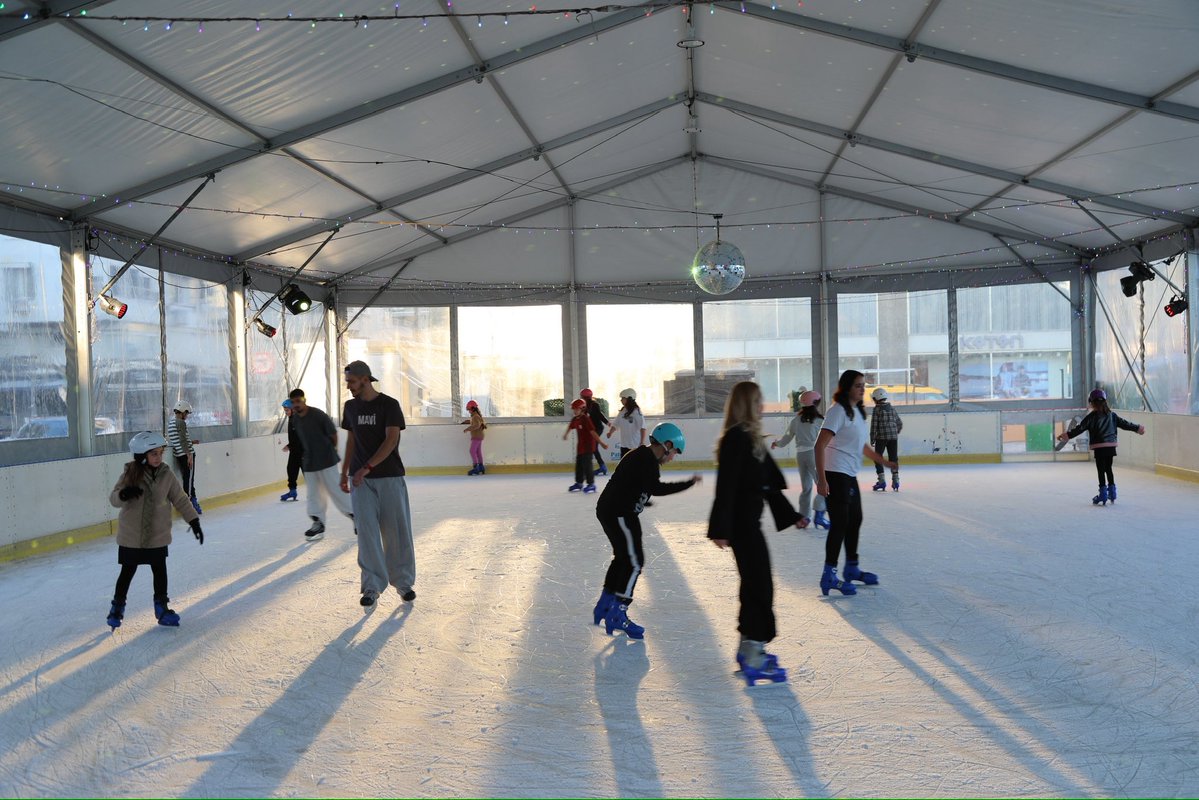 Marmaris'te Yılbaşı Festivali Kapsamında Açılan Buz Pistinde Coşku