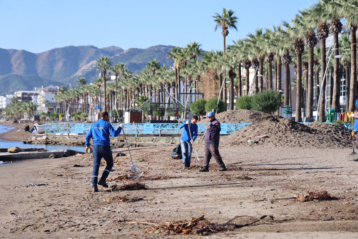 Marmaris'te Fırtına Sonrası Sahil Temizliği