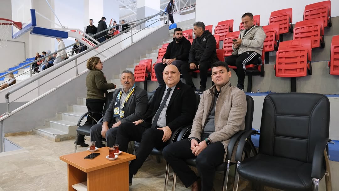 Yatağan Belediye Başkanı Günay, Bozüyük SK'nın Play-Off Maçını Tribünden İzledi