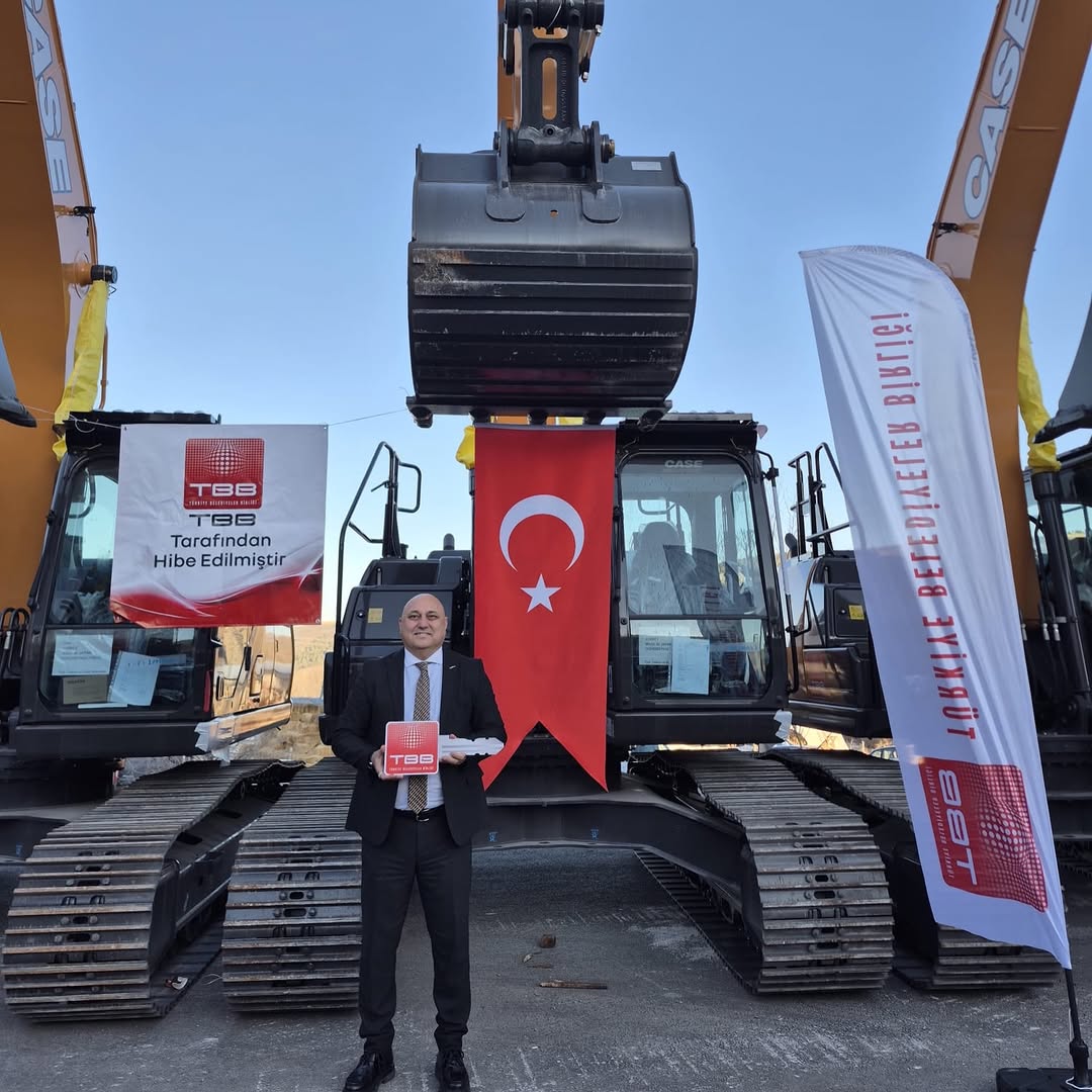 Yatağan Belediyesi'ne Yeni İş Makinesi Teslim Edildi