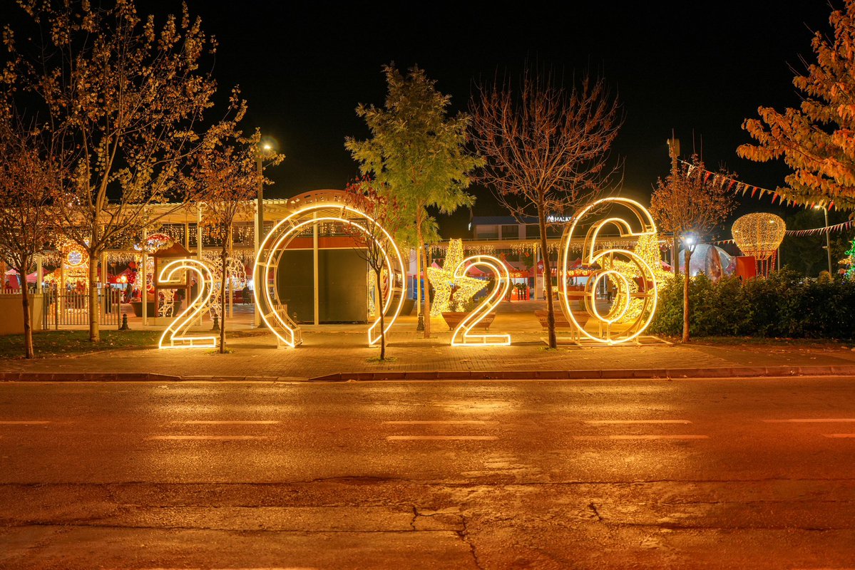 Menteşe'de Yılbaşı Coşkusu: Kent Meydanı Işıl Işıl Yandı