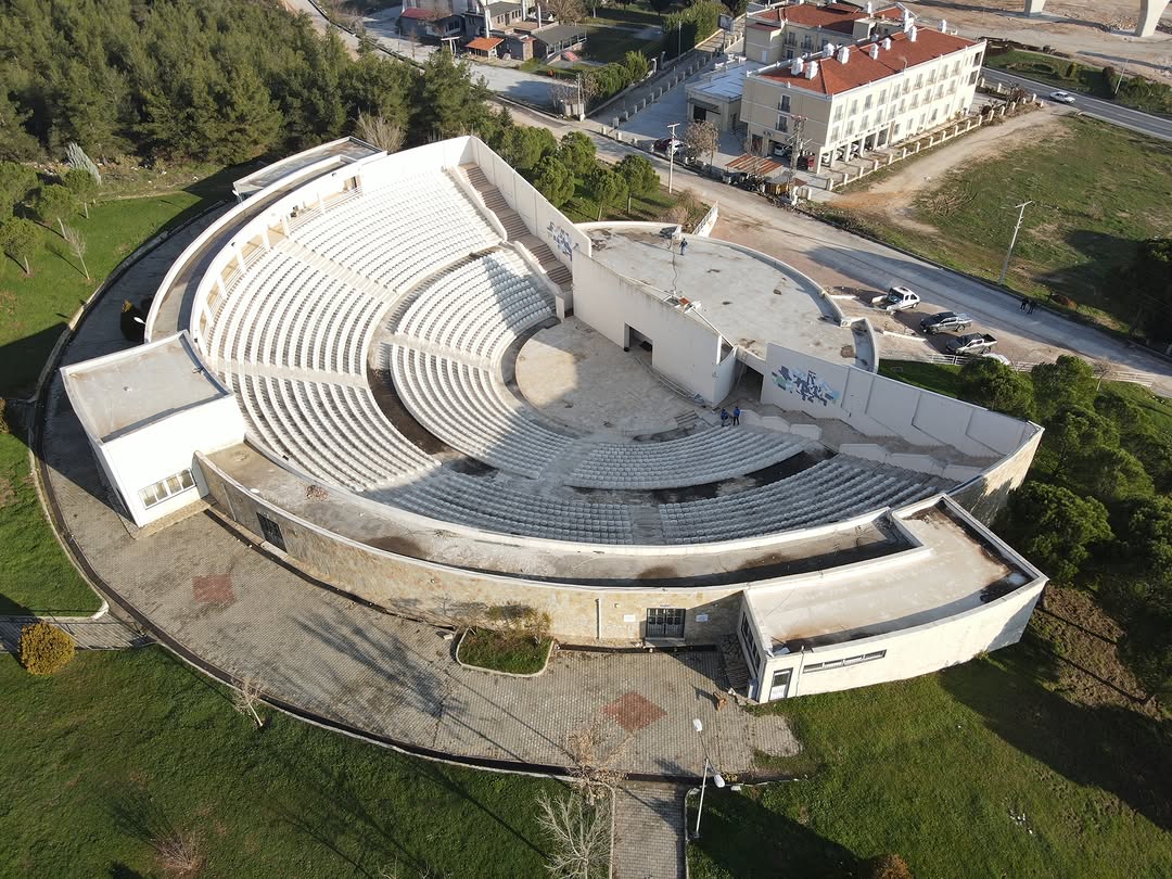 Muğla'daki Şadan Gökovalı Açık Hava Tiyatrosu Modern Bir Sanat Merkezine Dönüşüyor