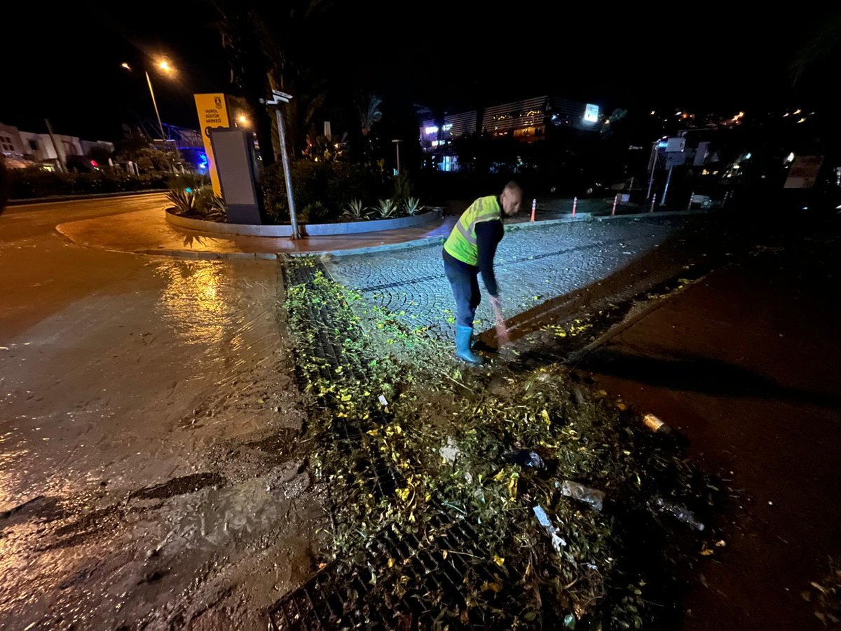 Bodrum'da Kuvvetli Sağanak Sonrası Ekipler Alanda Müdahalede