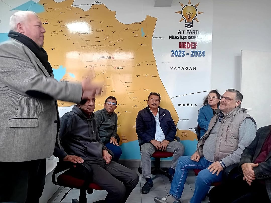 AK Parti Muğla Milas'ta Mahalle Başkanları ile İstişare Toplantısı Düzenledi