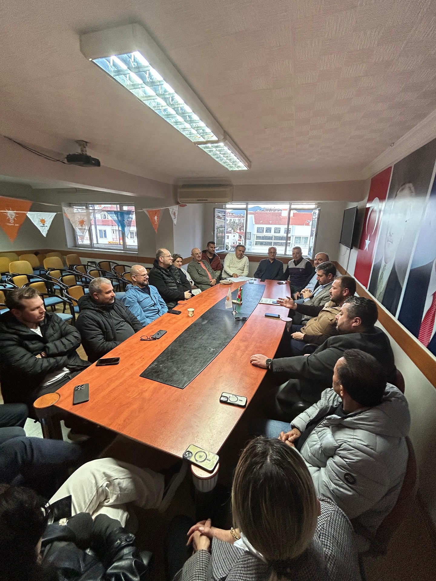 AK Parti Muğla İl Başkanı Marmaris'te İstişare Toplantısı Gerçekleştirdi