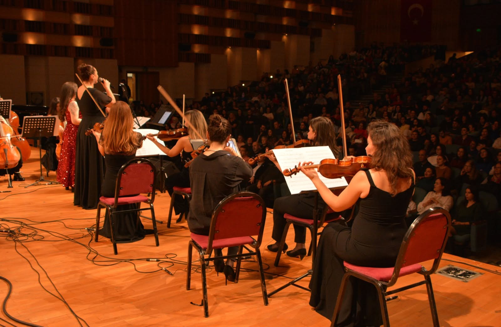 Muğla'da Sevgililer Günü'ne Senfonik Dokunuş: Sezen Aksu Şarkıları Orkestra ile Buluştu