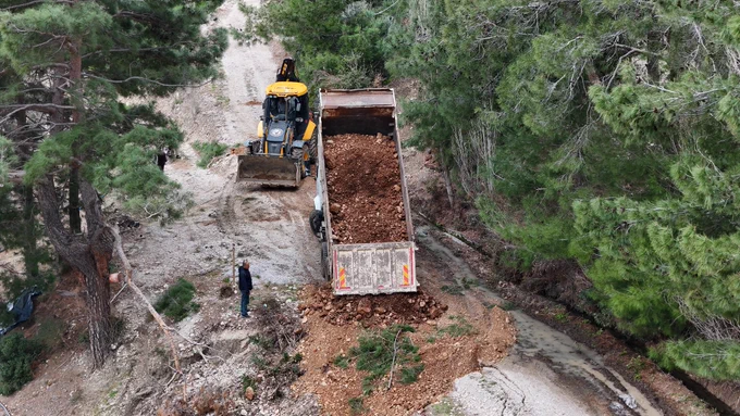 Seydikemer'de Sel Sonrası Yol Onarım Çalışmaları Hızla Sürüyor