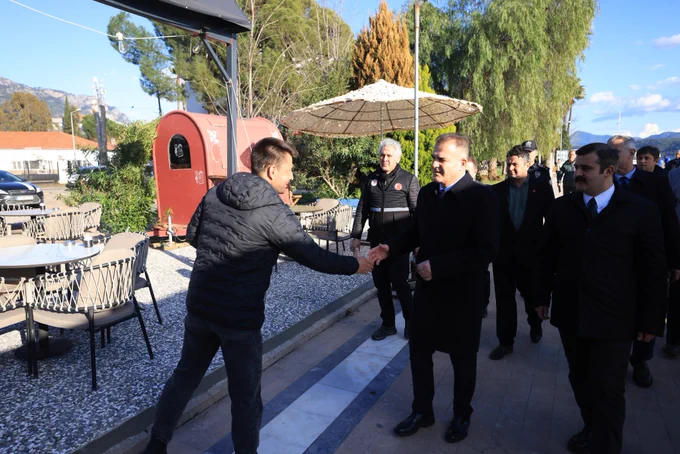 Muğla Valisi Dr. İdris Akbıyık Köyceğiz Gölü'nde Esnaf Ziyaretlerinde Bulundu