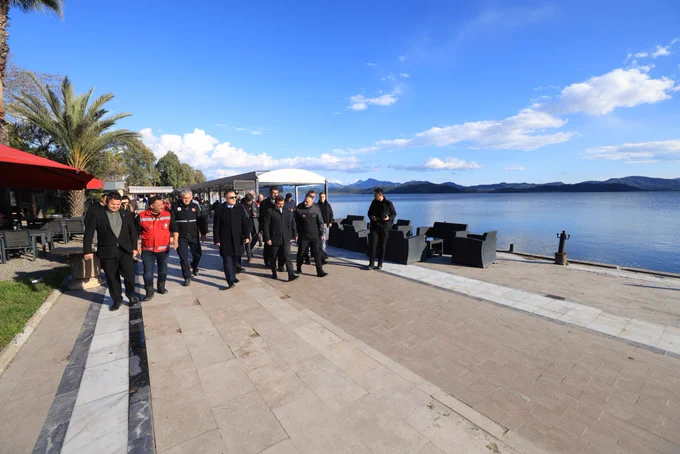 Muğla Valisi İdris Akbıyık, Köyceğiz'de Selden Etkilenen Esnafı Ziyaret Etti