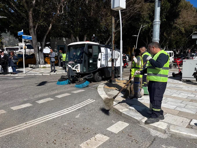 Bodrum'da Cadde Temizliği İçin Elektrikli Süpürge Araçları Devrede