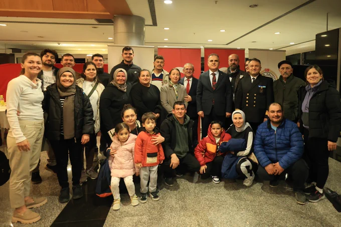 Muğla Valisi Dr. İdris Akbıyık, Engel Tanımayan Dostlar ve Yaş Almış Büyüklerle İftarda Buluştu