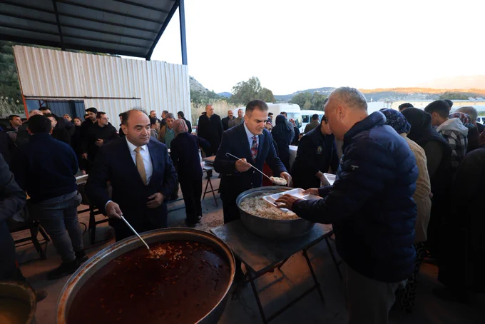 Muğla Valisi İdris Akbıyık, Seydikemer'de Vatandaşlarla İftarda Buluştu