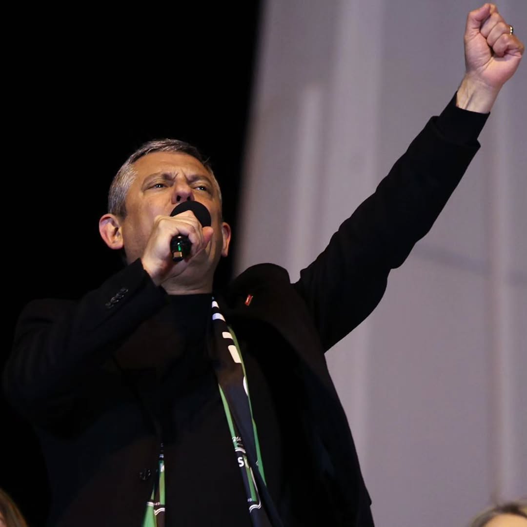 Özgür Özel'den Erdoğan'a Sert Diploması Uyarısı: Ortaya Çıkarmazsan Diplomasız Erdoğan Diyecekler