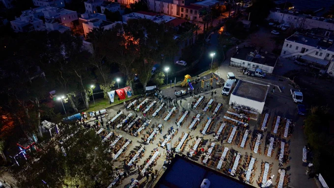Bodrum'da Gümüşlük Pazar Yeri'nde Toplu İftar Daveti