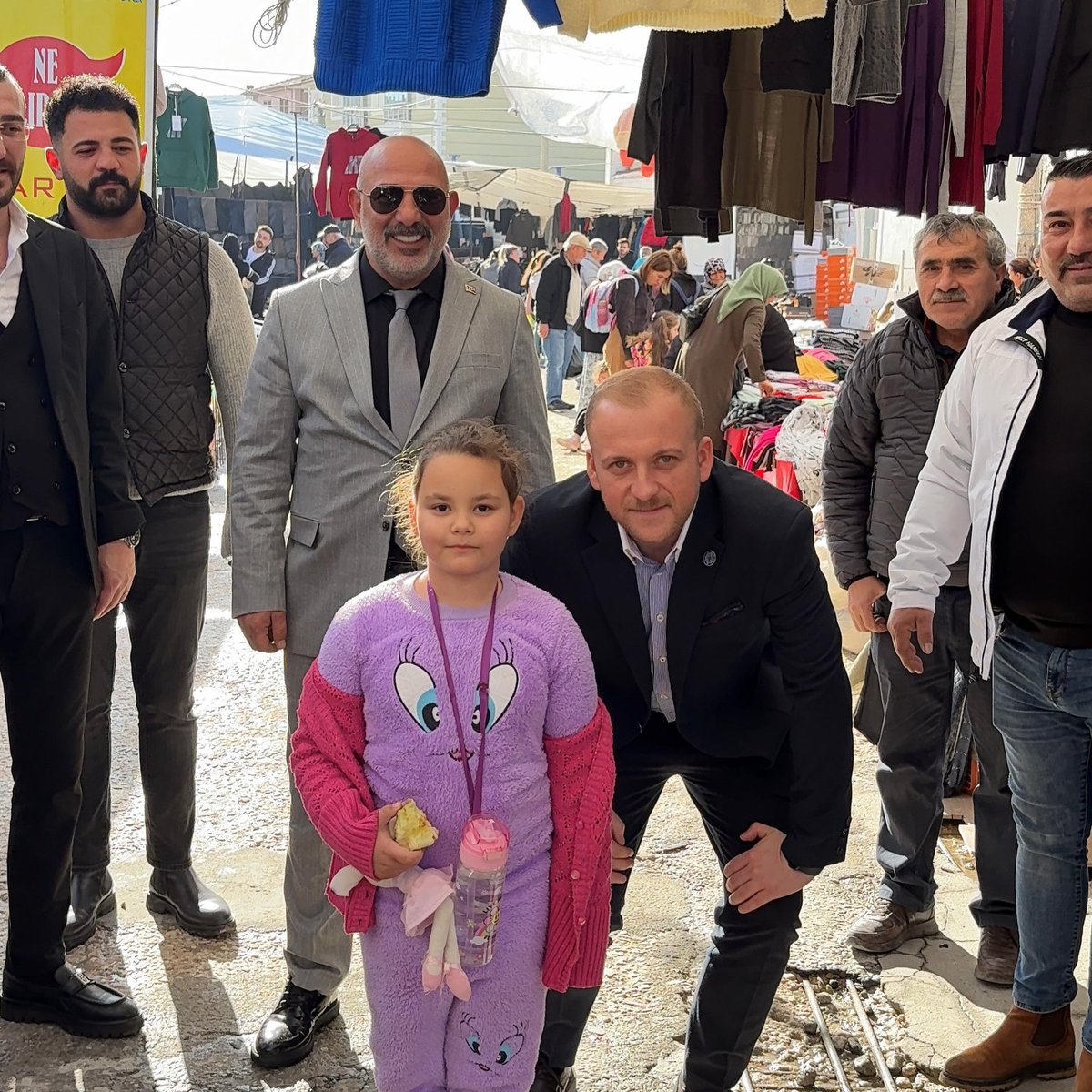 MHP Muğla İl Teşkilatı Menteşe'deki Pazarcıları Ziyaret Etti