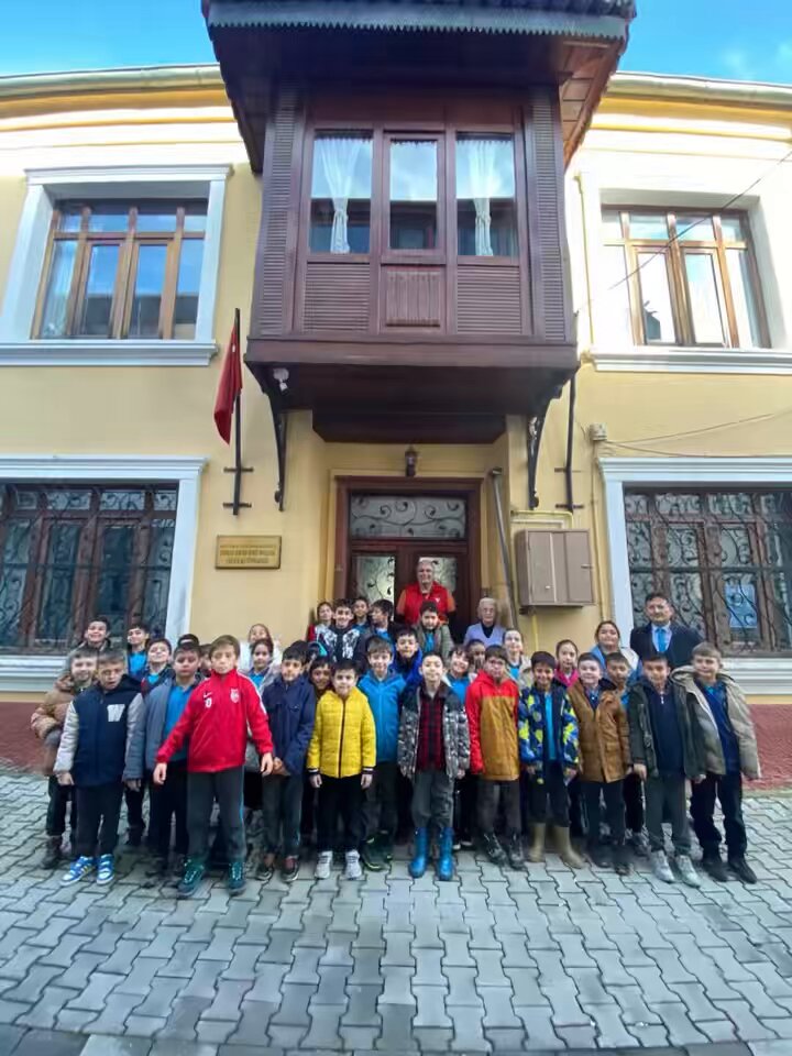 Muğla Valisi Dr. İdris Akbıyık'ın Destekleriyle Bir Kitap Bir İnsan Projesi Okurları ve Sanatseverleri Bir Araya Getiriyor