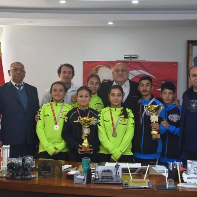 Bozüyük Ayser Kazım Eren Ortaokulu Çim Hokeyi Takımları Muğla İl Şampiyonu