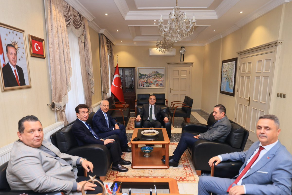 Muğla'da Bisiklet Federasyonu Yetkilileri Vali Akbıyık'ı Ziyaret Etti