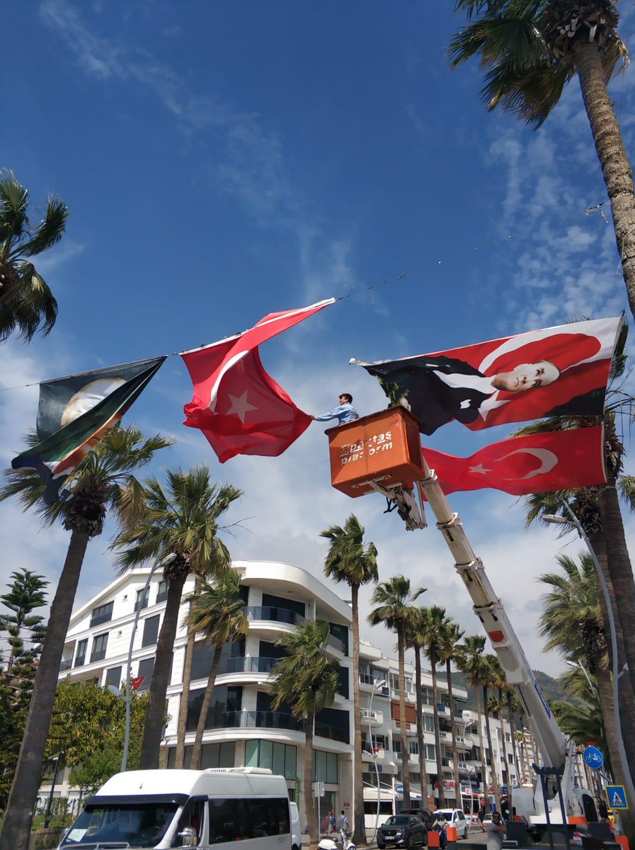 Marmaris 23 Nisan Coşkusuyla Kırmızı Beyaza Büründü
