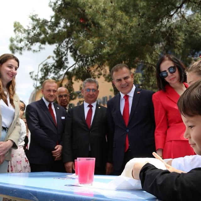 AK Parti Muğla İl Başkanı 23 Nisan Coşkusuyla Sergiyi Ziyaret Etti