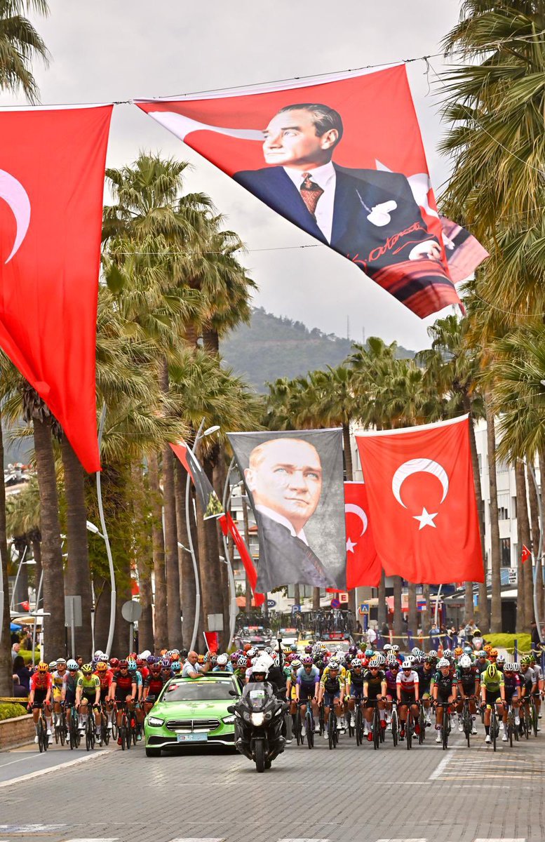 Türkiye Bisiklet Turu'nun Marmaris-Akyaka Etabı Coşkuyla Tamamlandı