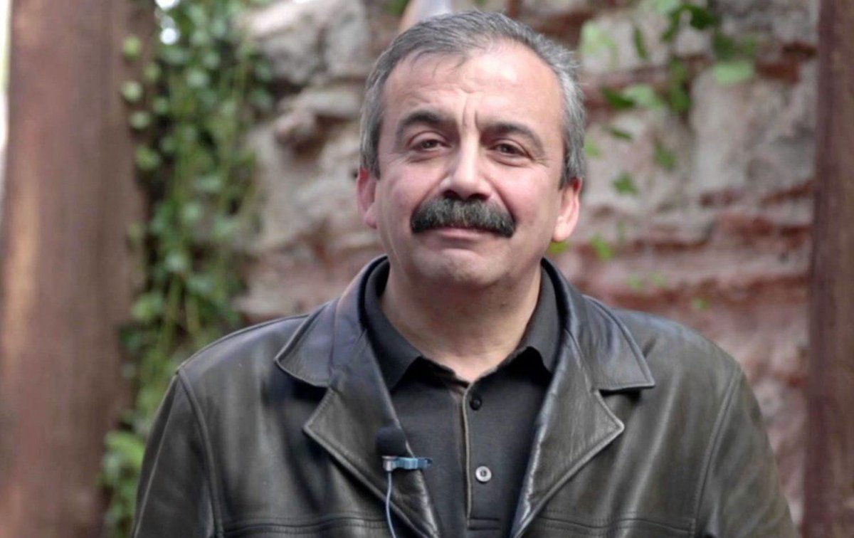 Ünlü Şair ve Yazar Sırrı Süreyya Önder Vefat Etti