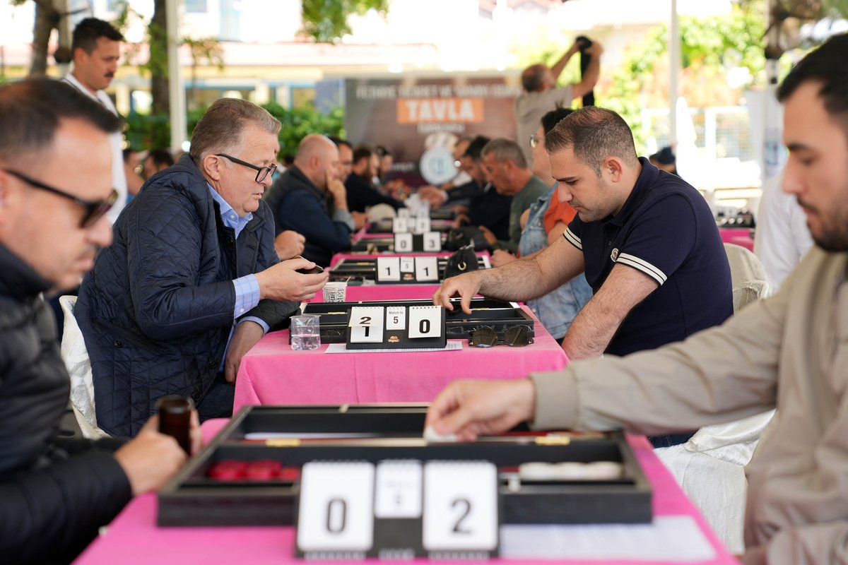 Fethiye'de Tavla Turnuvası: Dostluk ve Rekabet Bir Arada