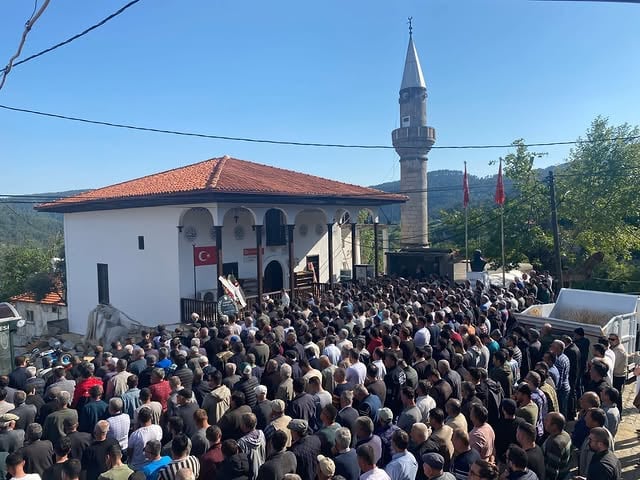 AK Parti Muğla Delegeleri, Zafer Aktaş'ın Annesinin Cenaze Törenine Katıldı