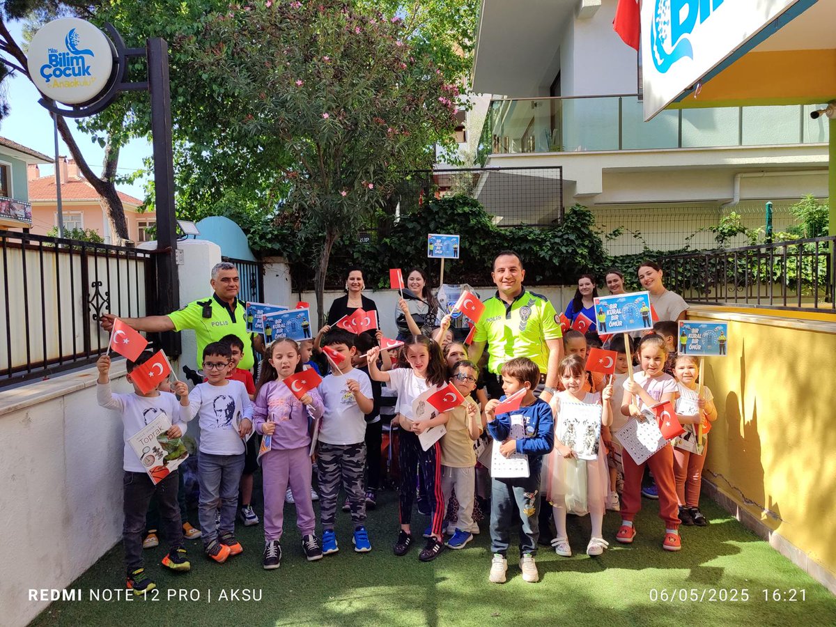 Milas'ta Minik Kalplerden Trafik Bilinci Mesajları