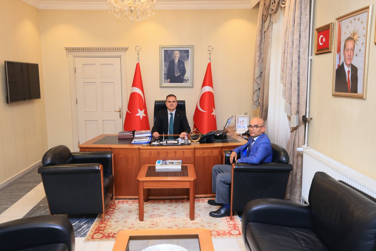 Stratonikeia Kazı Başkanı Söğüt, Muğla Valisi Akbıyık'ı Ziyaret Etti ve Yeni Kitabını Sundu
