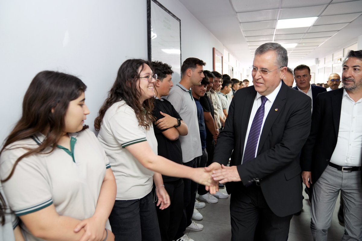 Fethiye'de Öğrencilere Bilgisayar Atölyesi Hediye Edildi