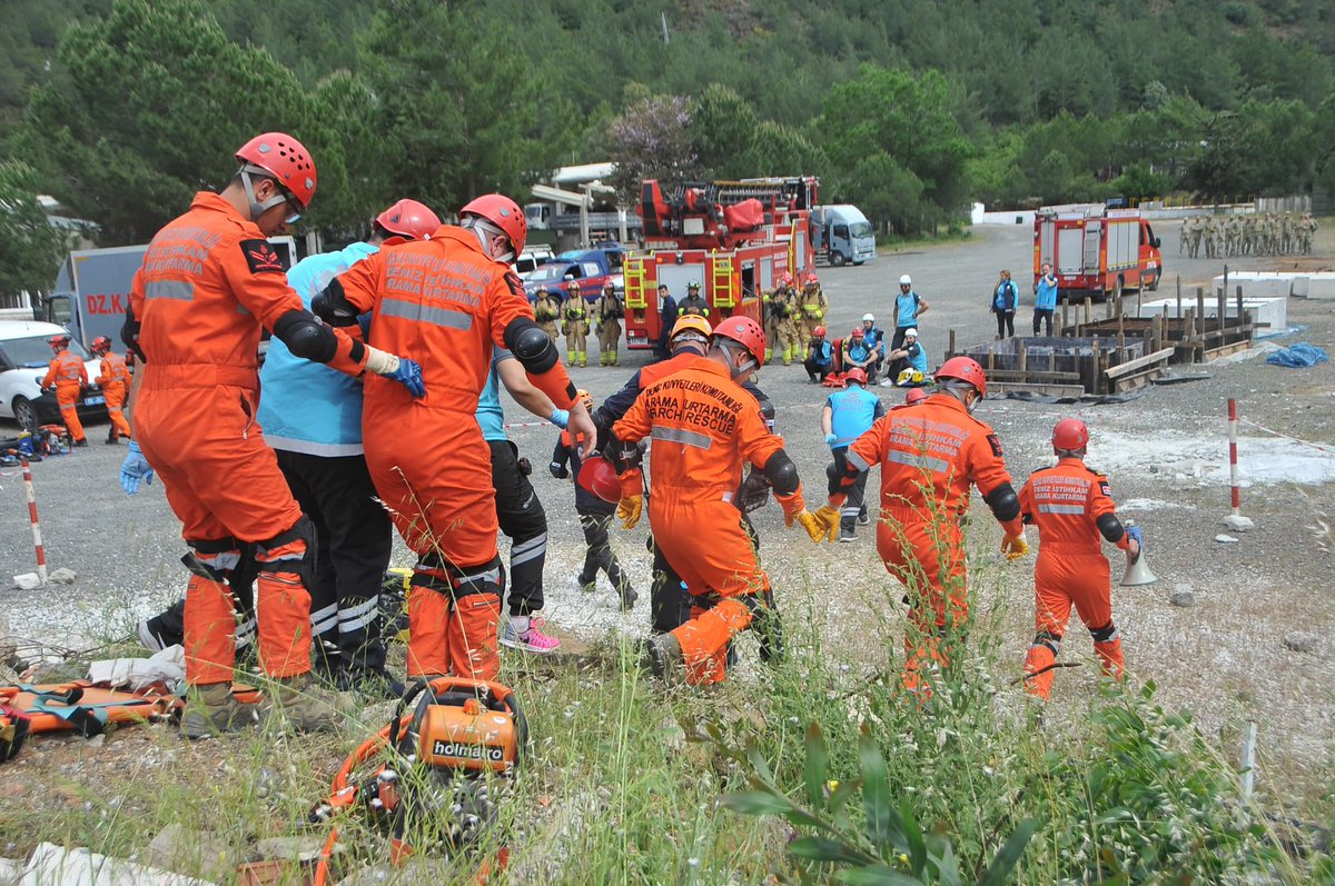 Marmaris'te Deniz Üs Komutanlığında Deprem Tatbikatı: Afet Müdahale Kabiliyeti Test Edildi