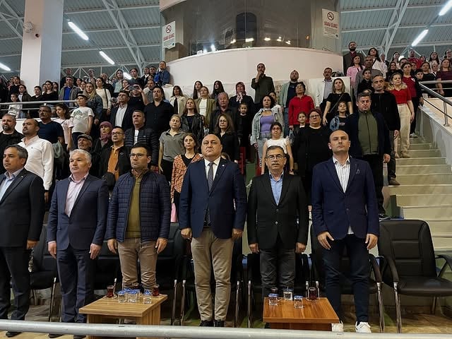 Yatağan'da 19 Mayıs Coşkusu: Halk Oyunları Gösterisi Vatandaşları Bir Araya Getirdi