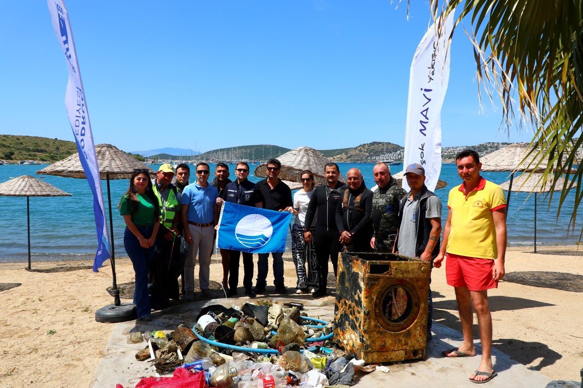 Bodrum'da Deniz Dibinden 43 Kilogram Atık Çıkarıldı