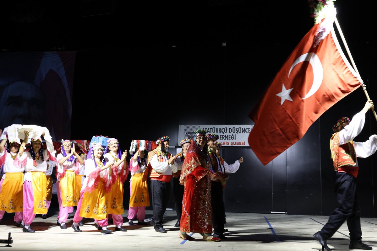 Marmaris'te 7 Bölge 7 Renk Halk Oyunları ve Müzik Şöleni Coşkuyla Tamamlandı
