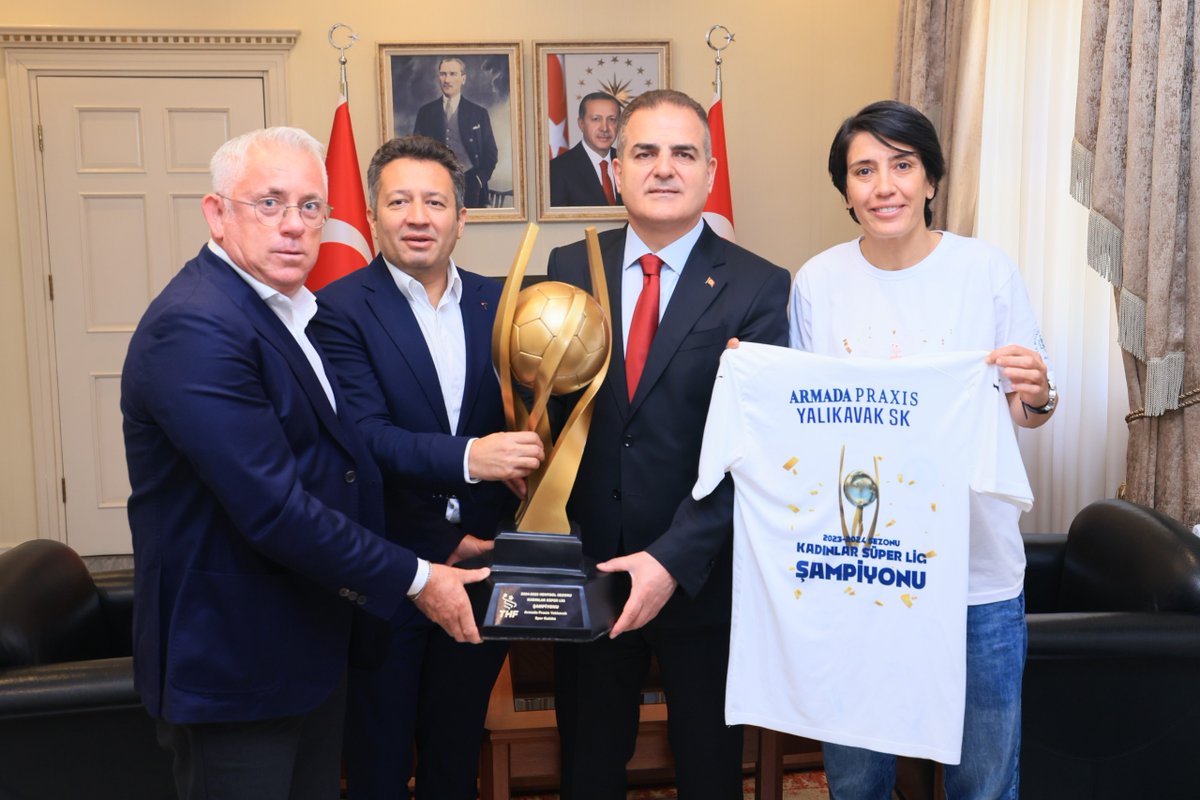 Armada Praxis Yalıkavakspor, Süper Lig Şampiyonluğunu Valilik Makamında Kutladı