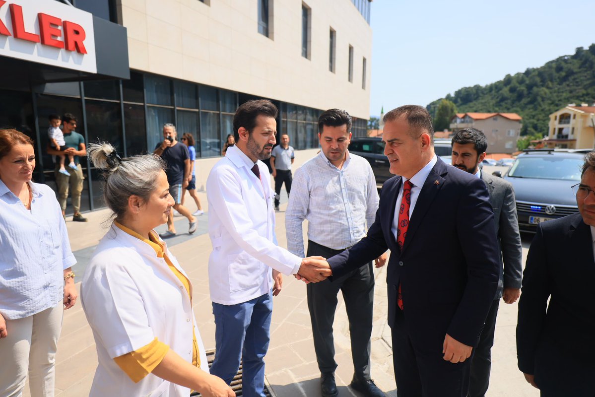 Muğla Valisi Akbıyık, Marmaris Depreminde Yaralanan Vatandaşı Ziyaret Etti