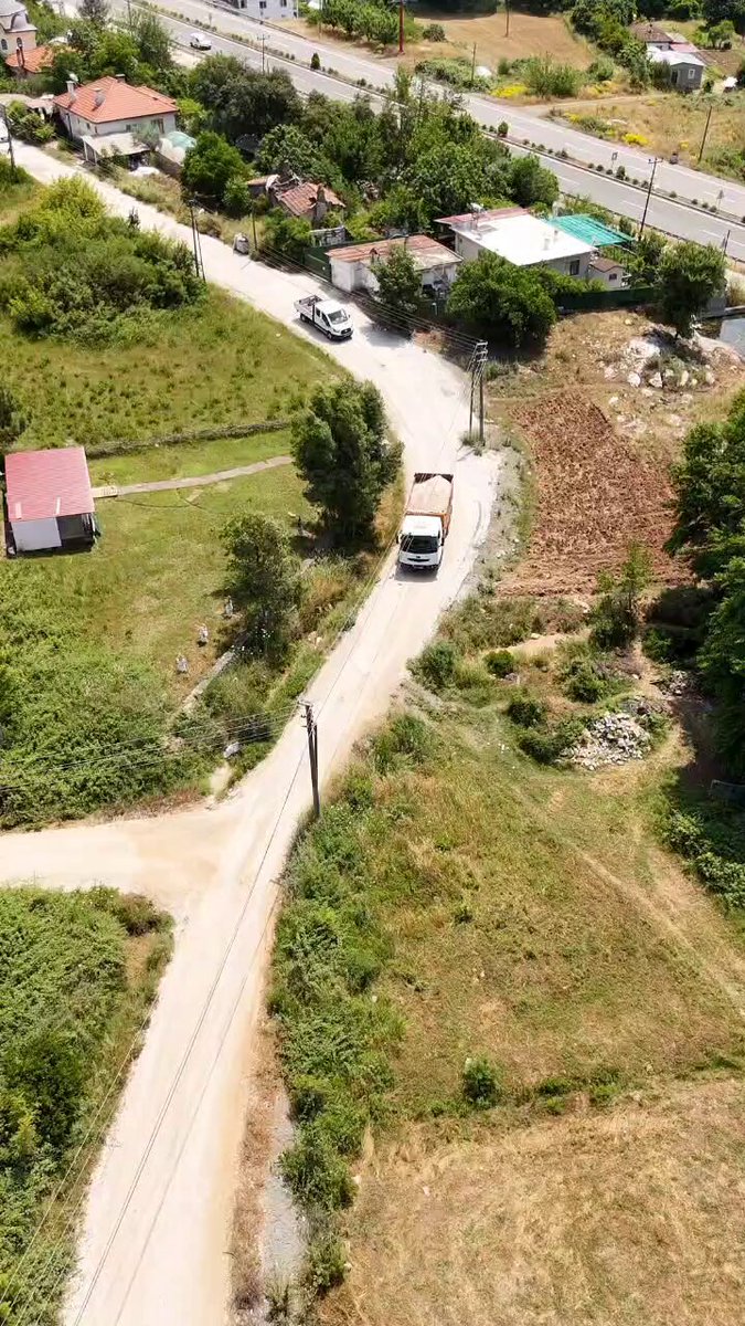 Marmaris'te Mahallelerde Yol ve Çevre Çalışmaları Sürdürüyor