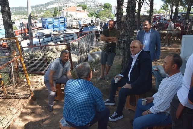 Yatağan Belediyesi Kurbanlık Pazarı'nda Vatandaşla Buluştu
