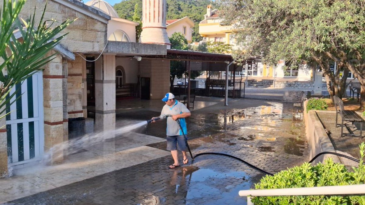 Marmaris'te Kurban Bayramı Öncesi Camilerde Temizlik Çalışmaları Yapıldı