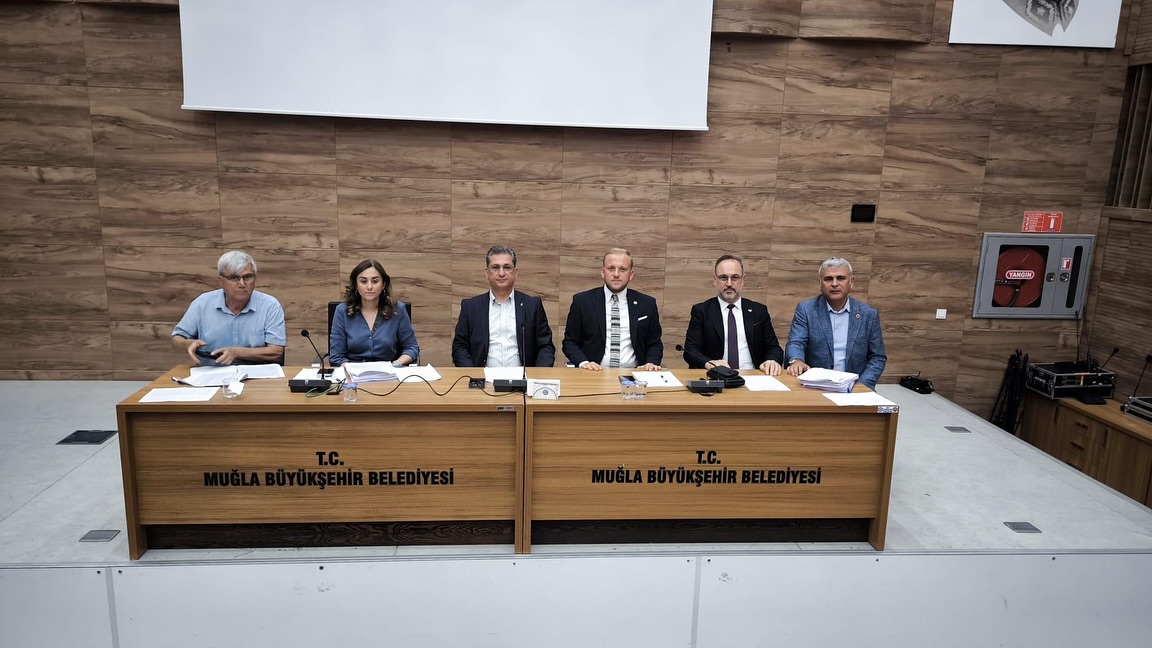AK Parti Muğla İl Başkanlığı Büyükşehir Belediye Meclis Grubu Toplantısı Yapıldı