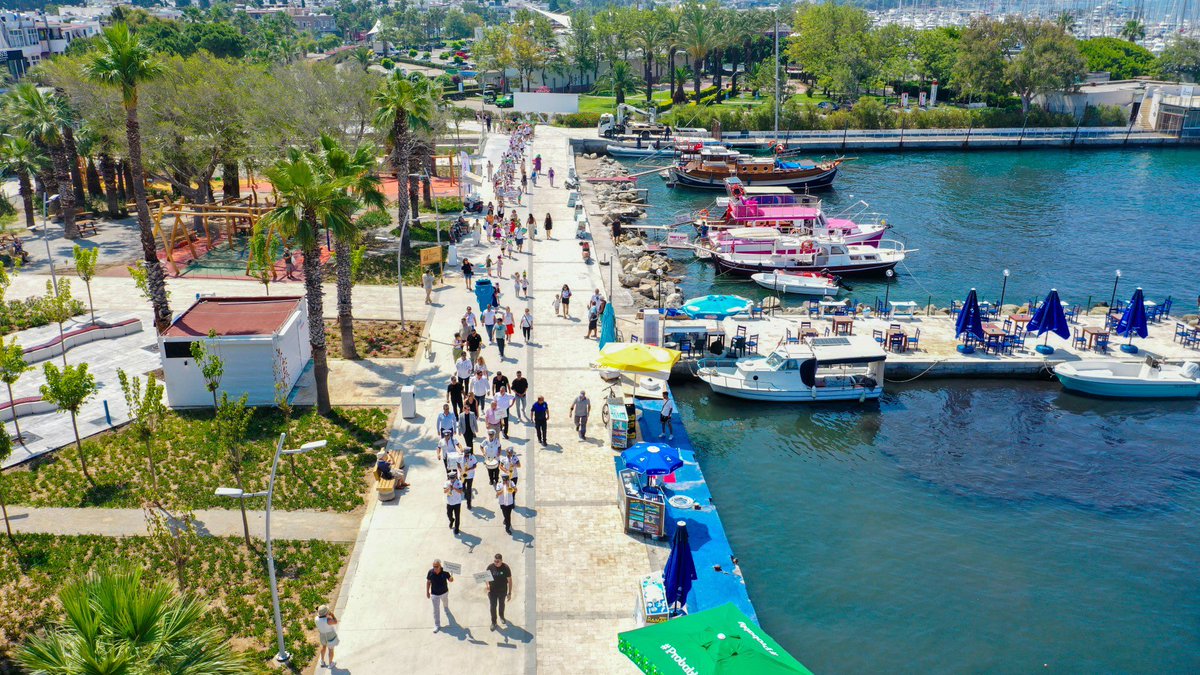 Bodrum Belediyesi Dünya Çevre Günü'nde Turgutreis'te Temizlik Etkinliği Düzenledi