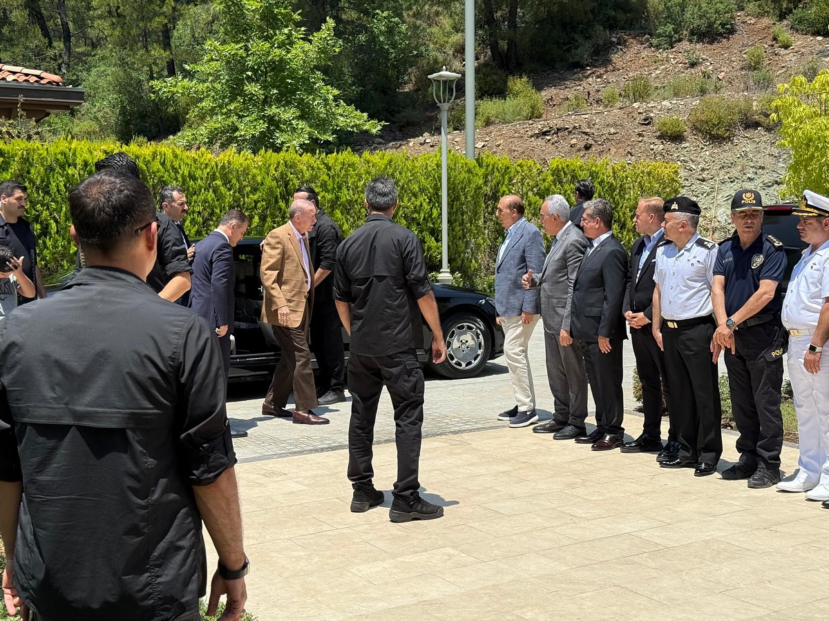 Cumhurbaşkanı Erdoğan Marmaris Okluk Millet Camii'nde Cuma Namazı Kıldı