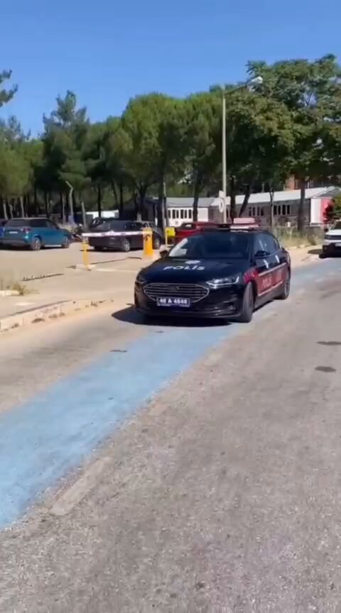 Muğla'da YKS Sınavına Geç Kalan Öğrenciler Polisle Sınava Yetiştirildi